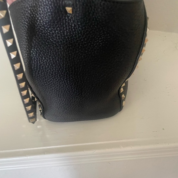 GRAINY CALFSKIN ROCKSTUD BAG - Picture 6 of 10